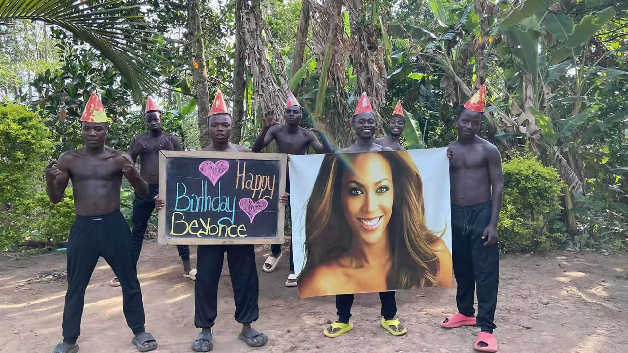 Afrikanisches Fitness Team - Schwarze Hose: Maßgeschneiderter Übergröße-Foto