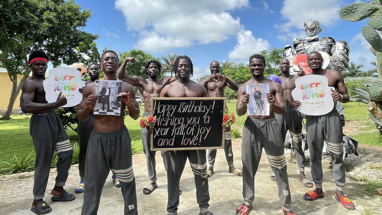 Alles Gute zum Geburtstag Videobotschaft - Afrikanisches Armee Team