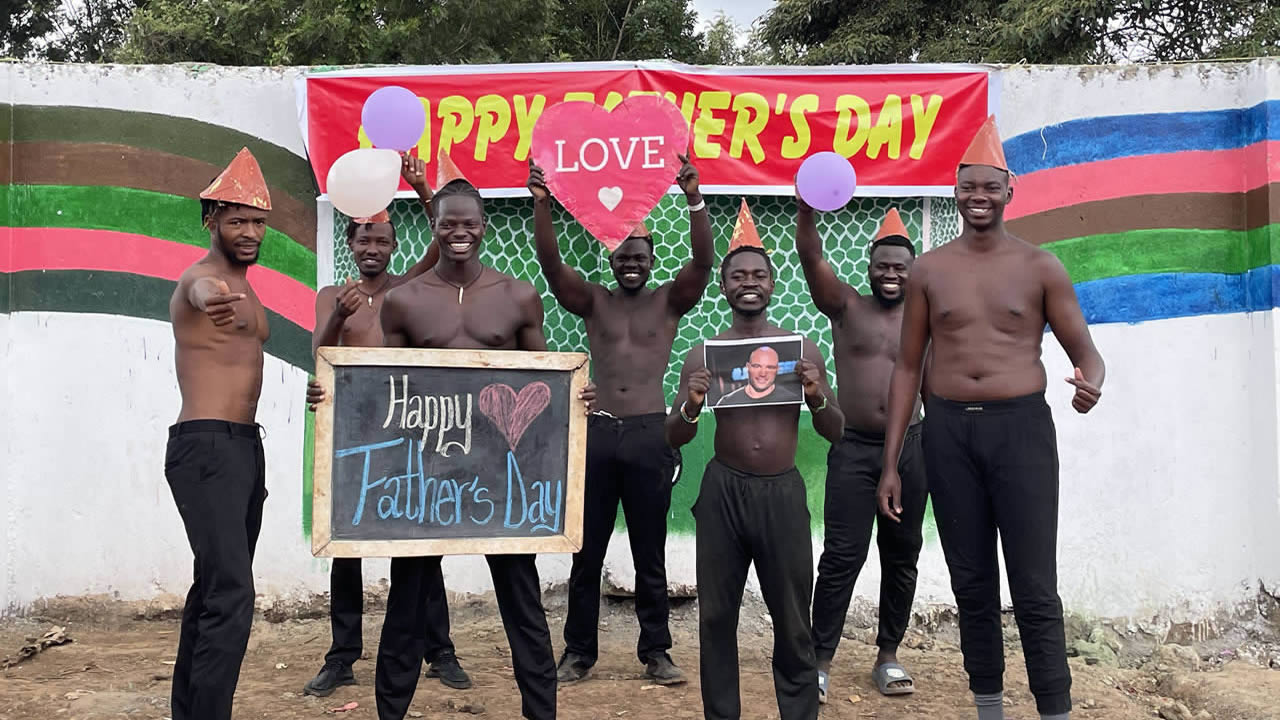 Afrikanisches Fitness Team - Schwarze Hose