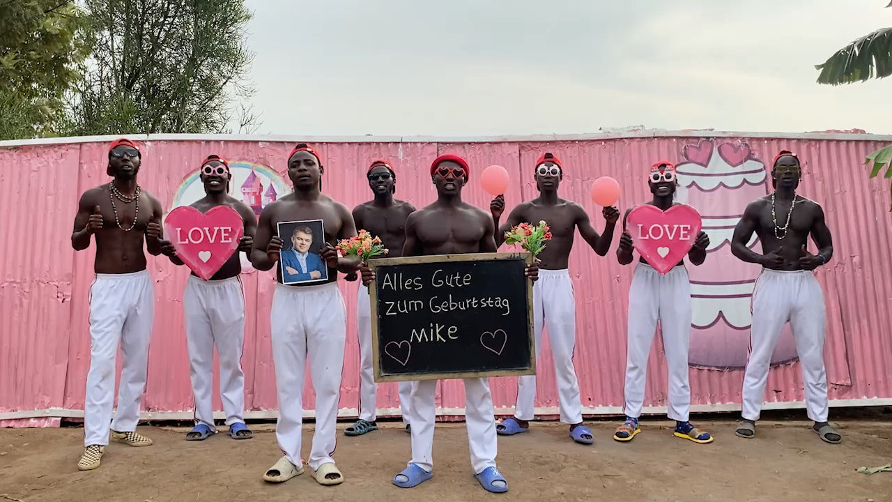 Alles Gute zum Geburtstag Videobotschaft - Afrikanisches Fitness Team