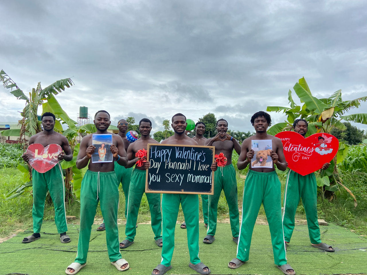 Afrikanisches Fitness Team - grüne Hose
