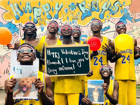 Afrikanisches Fitness Team - Glücklicher Junge