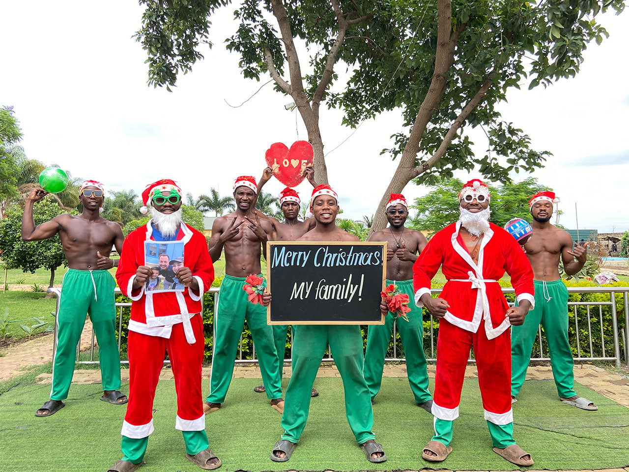 Afrikanisches Fitness Team - grüne Hose