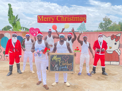 Weißes Oberteil des afrikanischen Fitness-Teams.