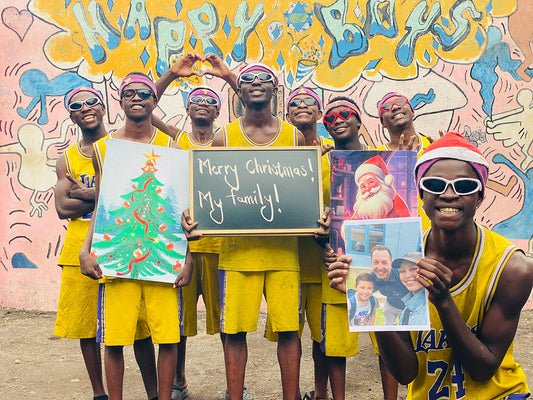 Afrikanisches Fitness Team - Glücklicher Junge